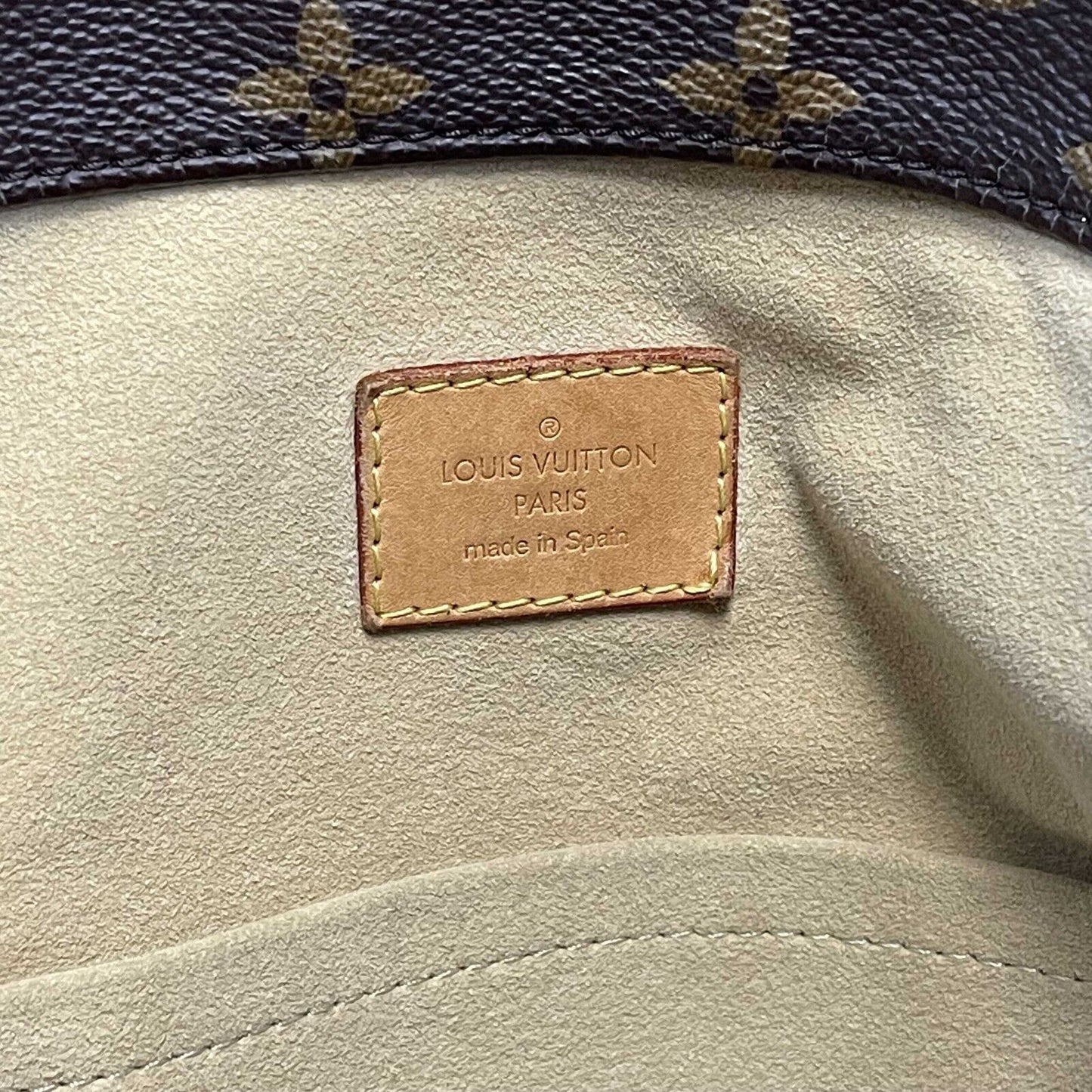 LOUIS VUITTON - LV Artsy MM - Brown / Tan Monogram Shoulder Bag
