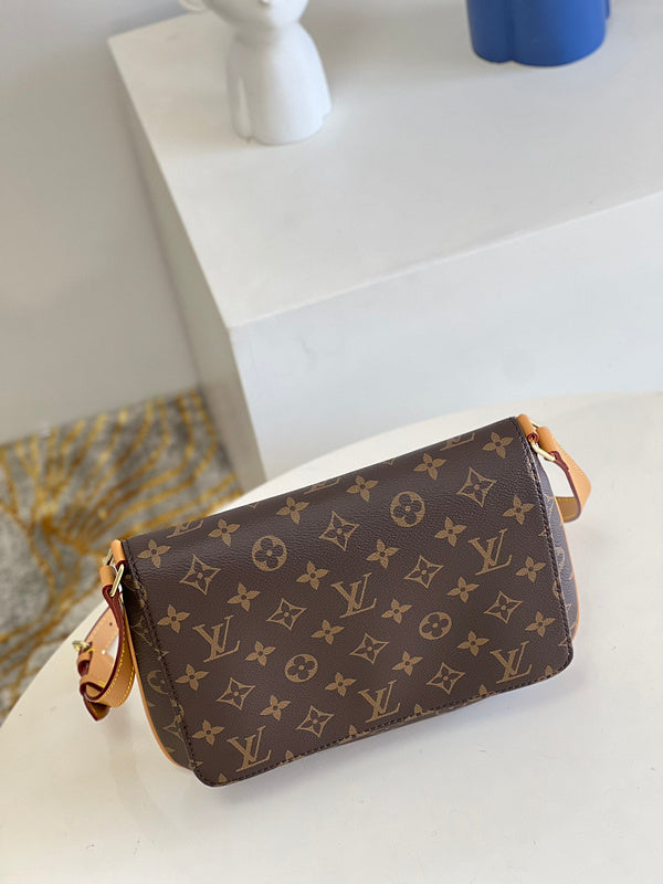 Alice Bags- Louis Vuittons  - 16413