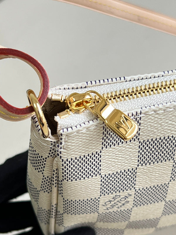 Alice  Bags- Louis Vuittons  - 16544