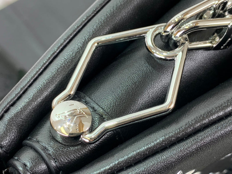 Alice Bags- Louis Vuittons  - 16387