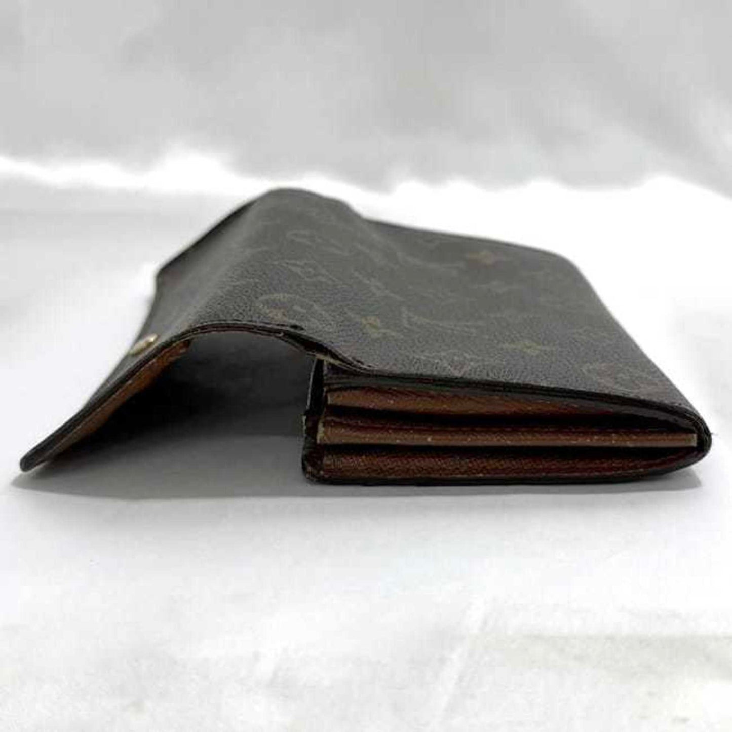 Louis Vuitton  Monogram Long Wallet (Bi-Fold)