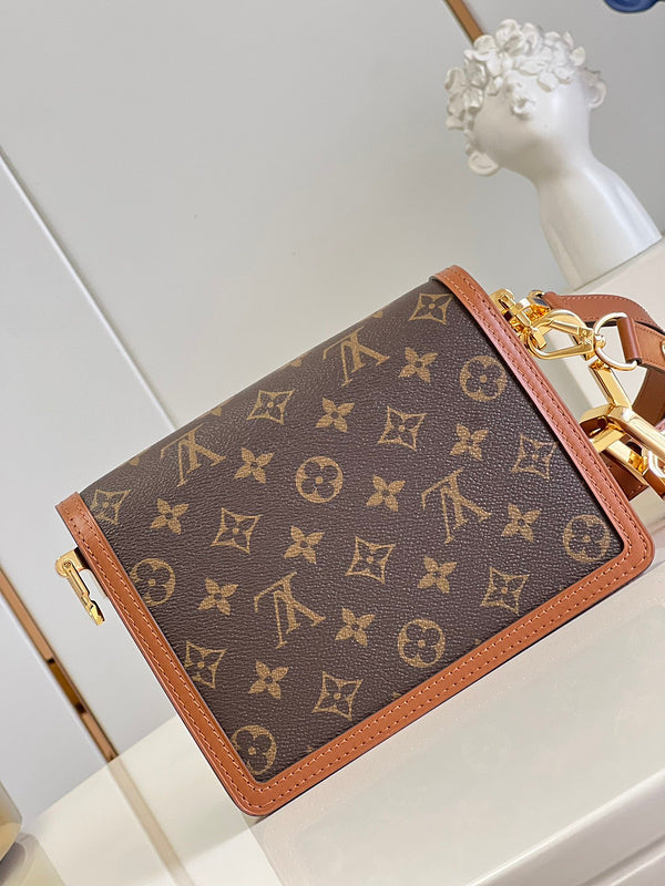 Alice Bags- Louis Vuittons  - 16118