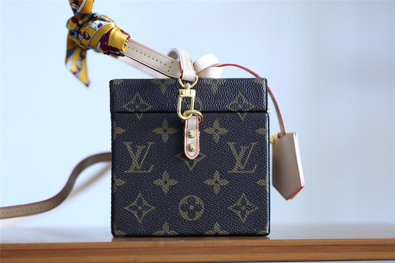 Alice bags - Louis Vuittons  - 9402