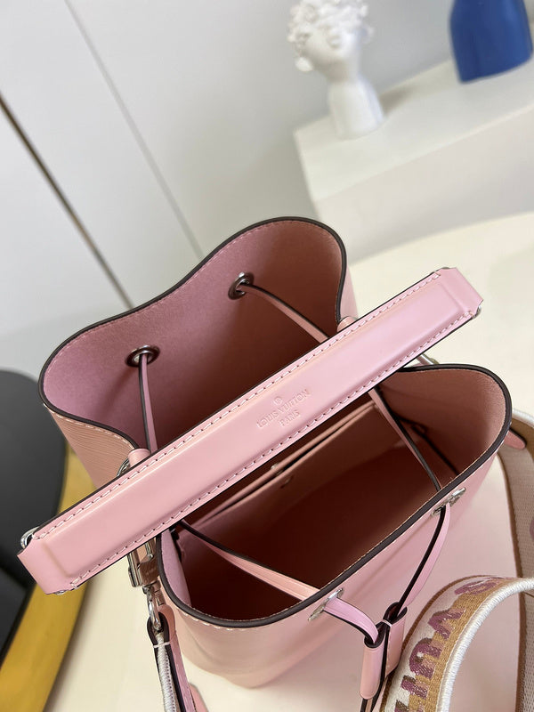 Alice Bags- Louis Vuittons  - 16462