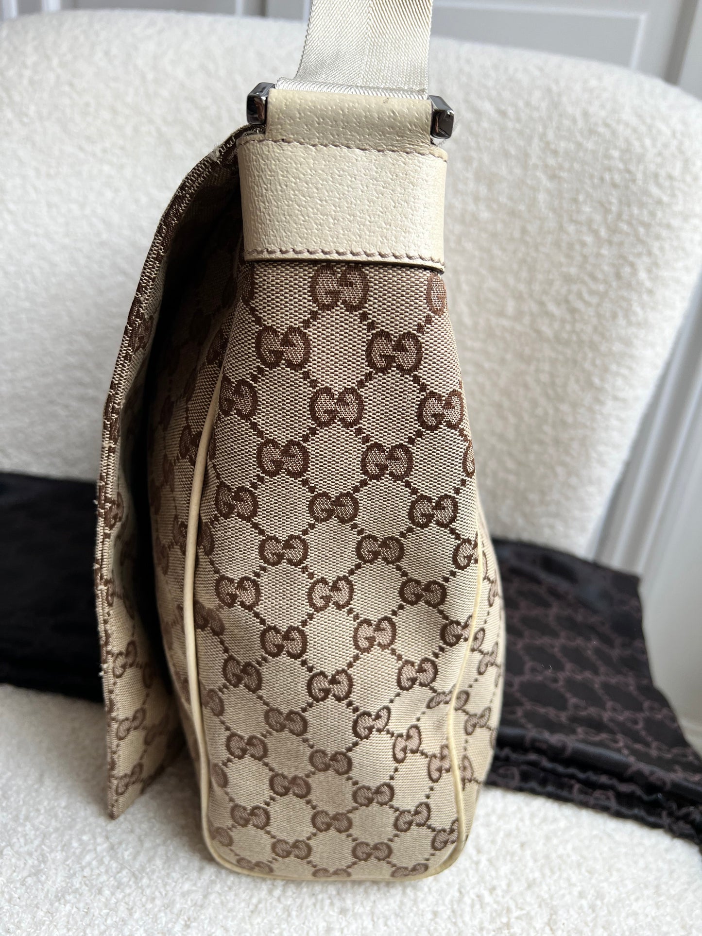 Gucci GG White Beige Canvas Messenger Bag