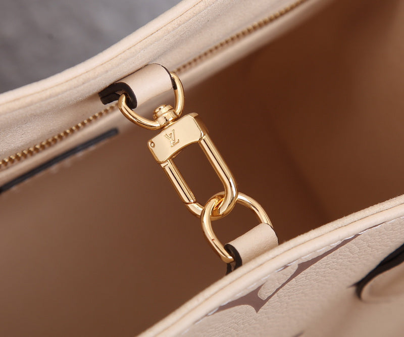 Alice Bags- Louis Vuittons  - 16738