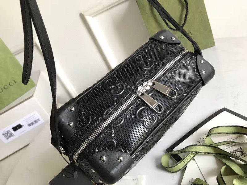 Gucci   Luxury Bags  1062