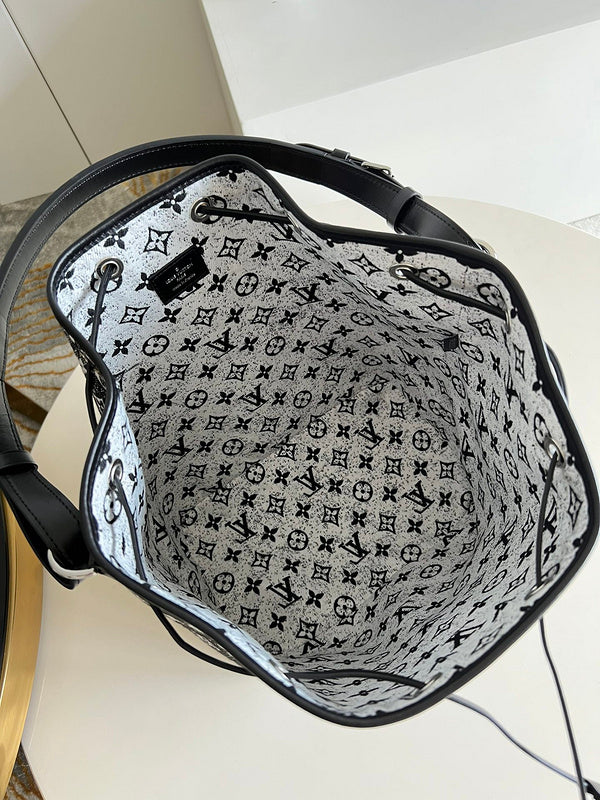 Alice Bags- Louis Vuittons  - 16463
