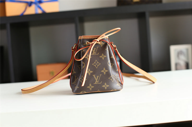 Alice bags - Louis Vuittons  - 9390