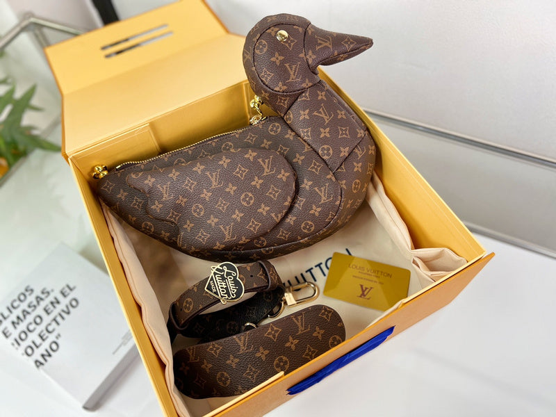 Alice Bags- Louis Vuittons  - 16602