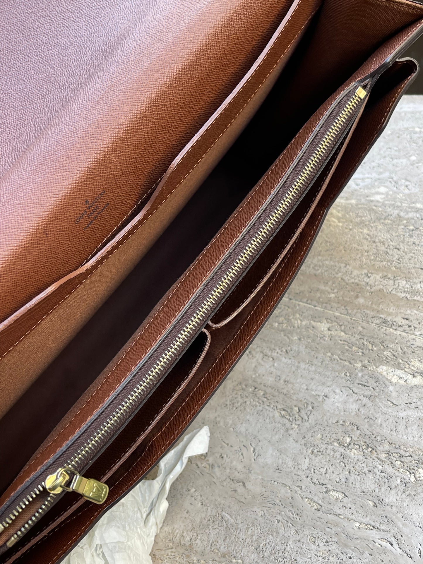 Louis Vuitton - Sac Robusto en toile monogramme