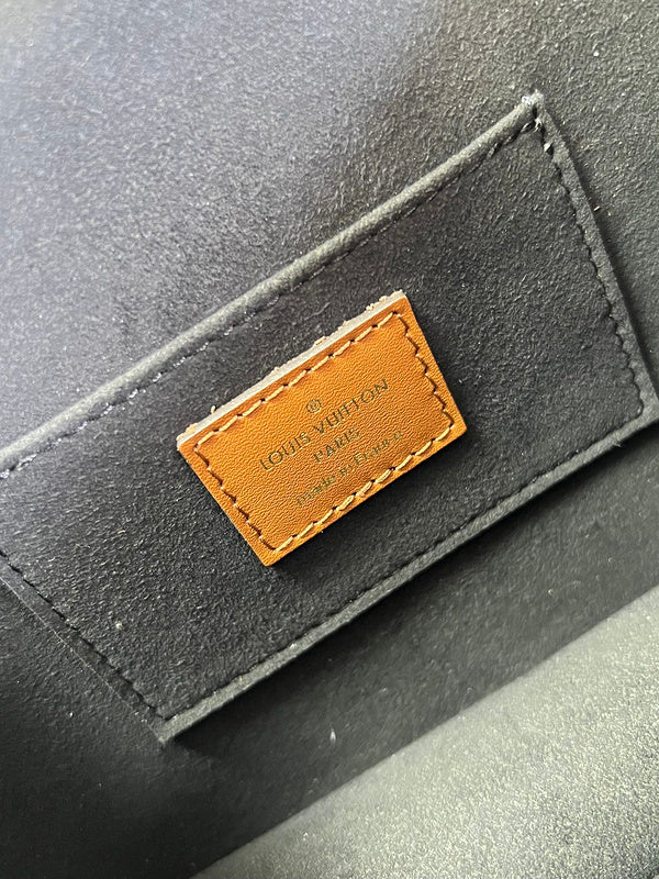 Alice Bags- Louis Vuittons  - 16118