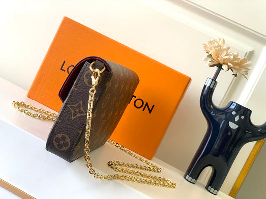 Alice Bags- Louis Vuittons  - 16246