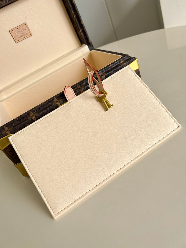 Alice Bags- Louis Vuittons  - 16225