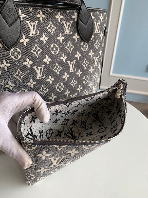 Alice Bags- Louis Vuittons  - 16098