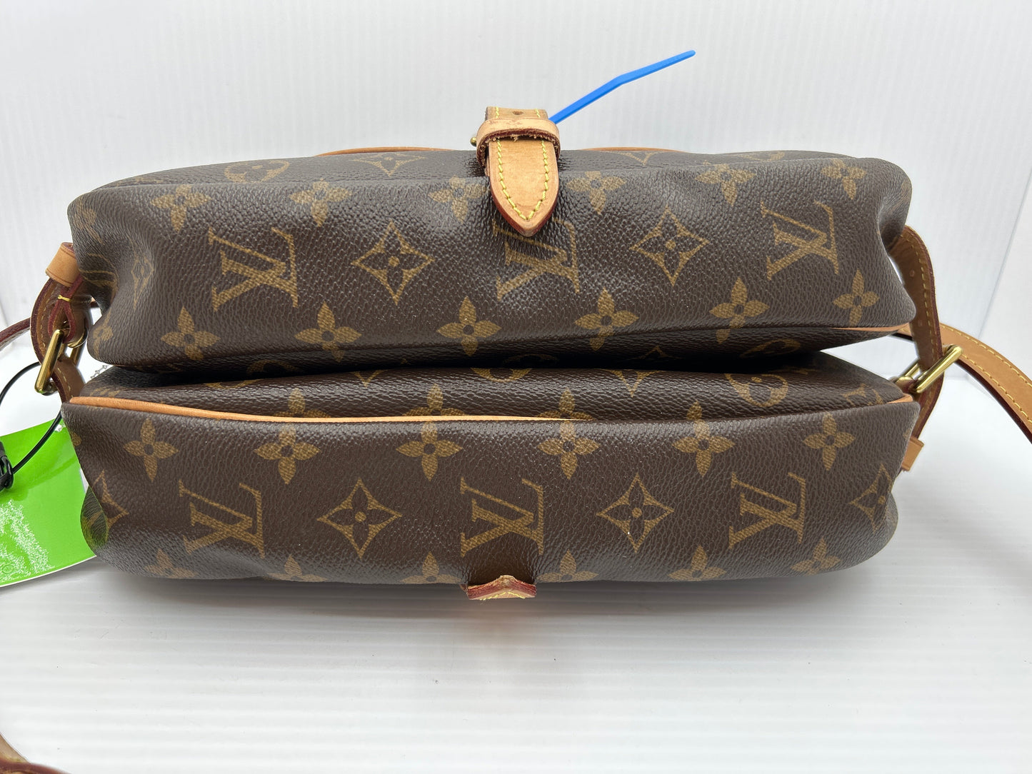 Handbag Luxury Designer By Louis Vuitton  Size: Medium