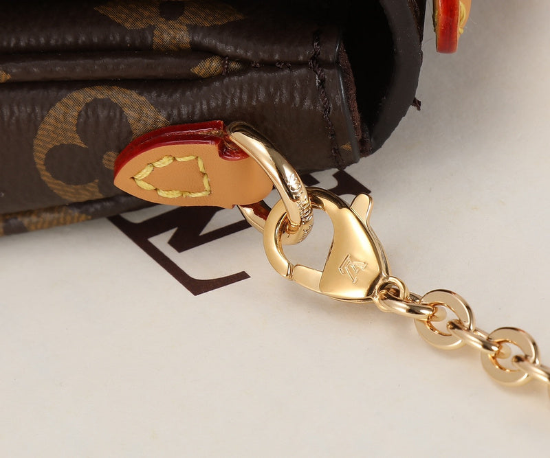 Alice Bags- Louis Vuittons  - 16186