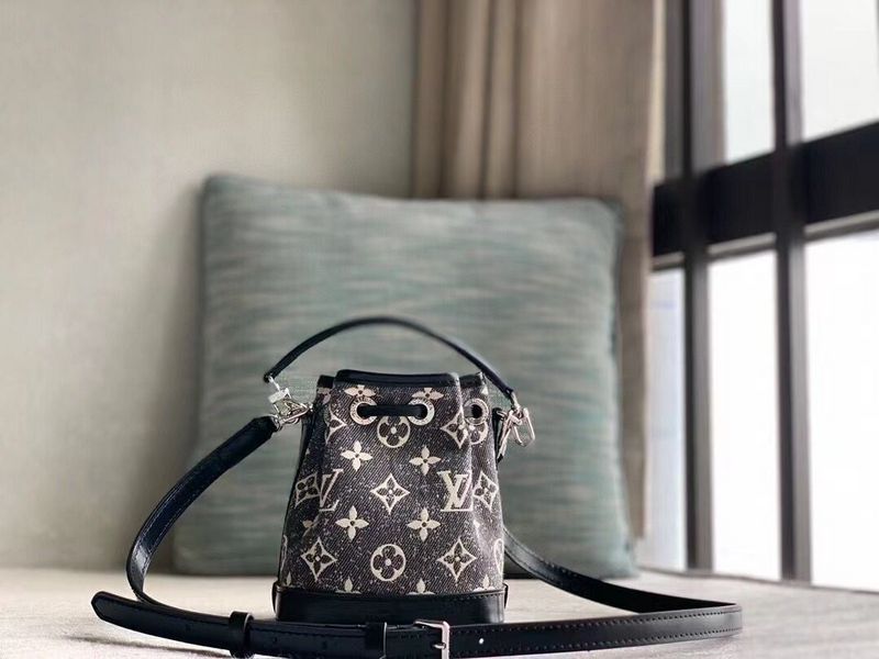 Alice Bags- Louis Vuittons  - 16027