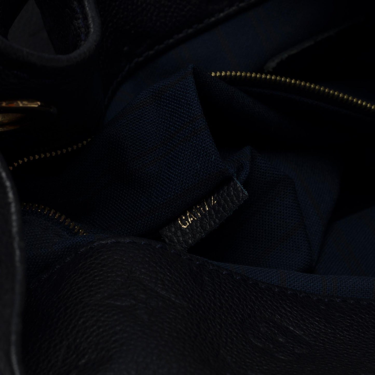 LOUIS VUITTON Artsy MM Hobo bag in dark blue monogram calfskin leather, GHW