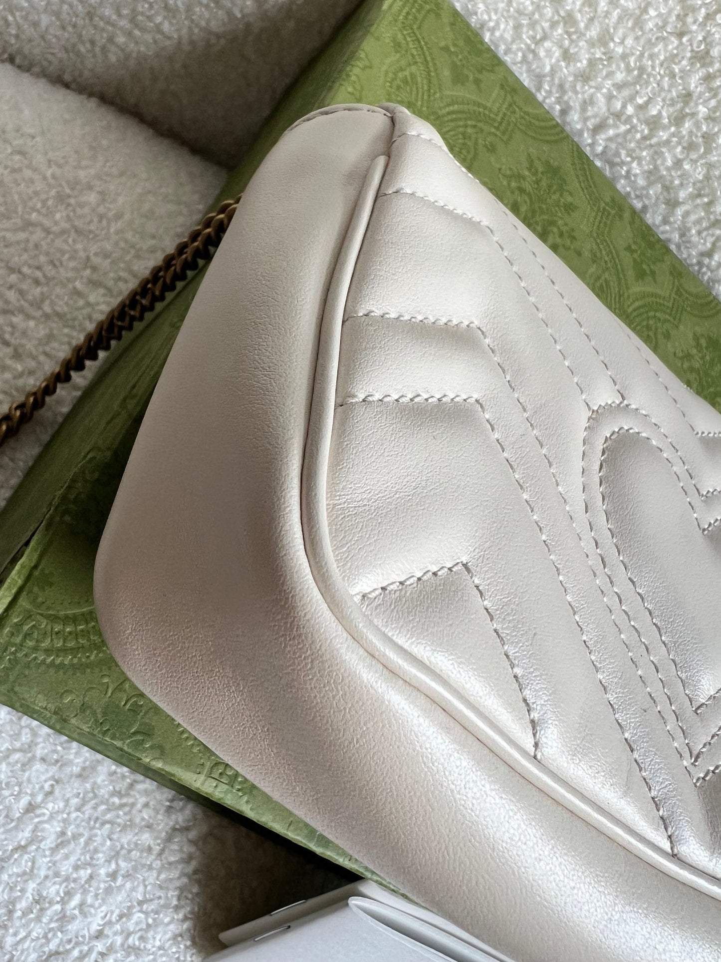 Gucci GG White Marmont Super Mini Shoulder Bag (RRP £985)
