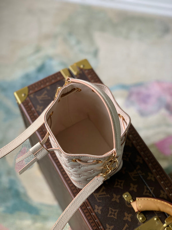 Alice Bags- Louis Vuittons  - 16483