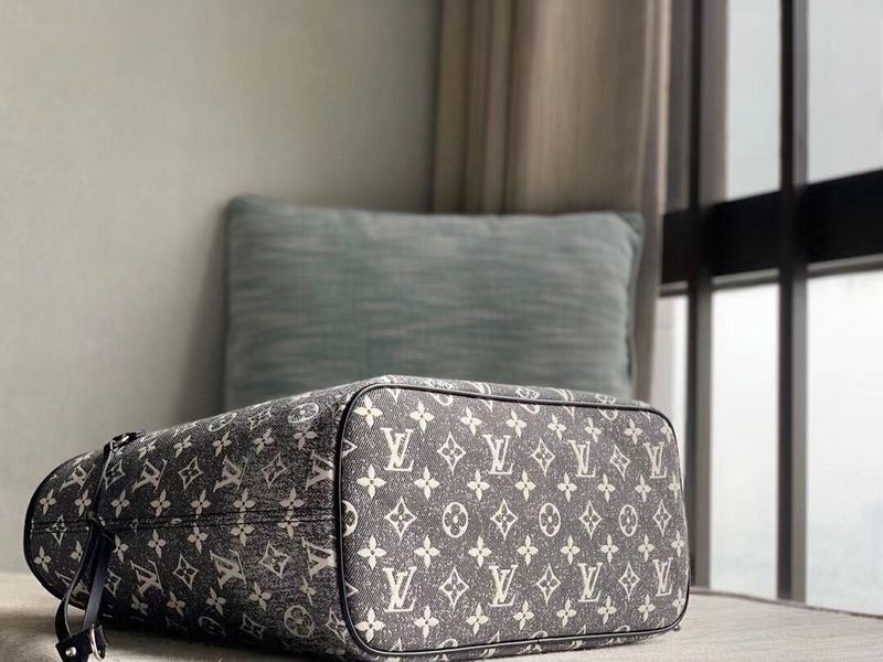 Alice Bags- Louis Vuittons  - 16021