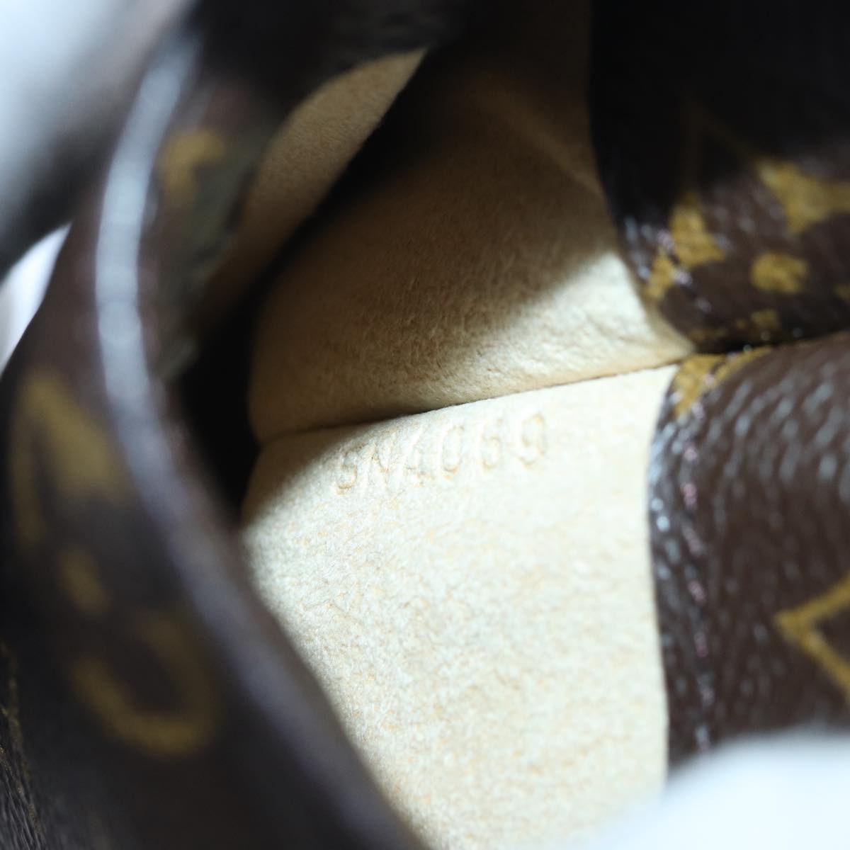 LOUIS VUITTON Etui à lunettes Jewelleryset