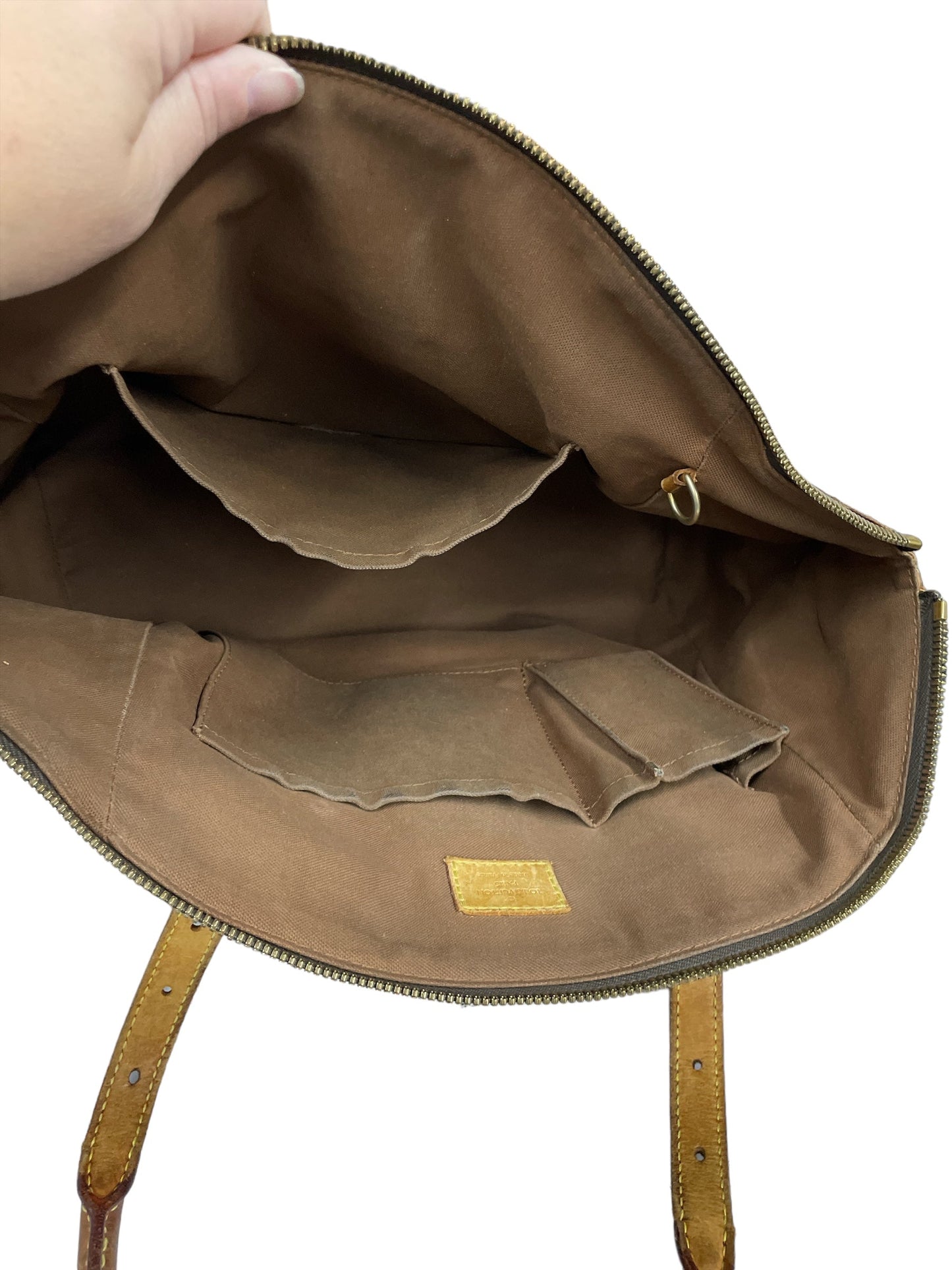 HandBag Luxury Designer By Louis Vuitton, Size: Medium