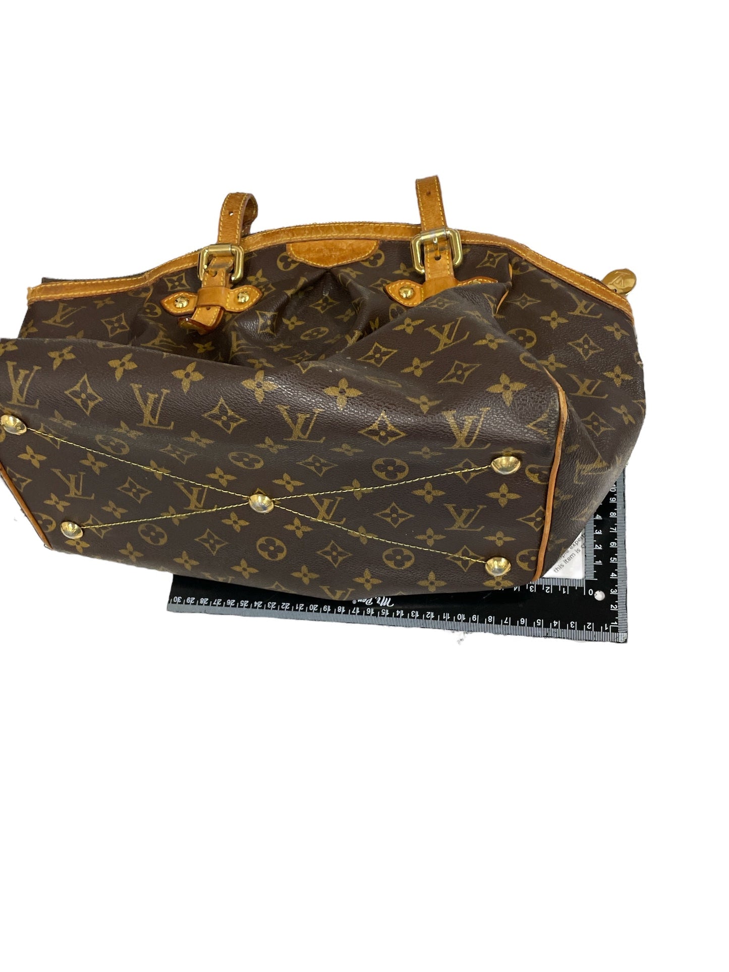 HandBag Luxury Designer By Louis Vuitton, Size: Medium