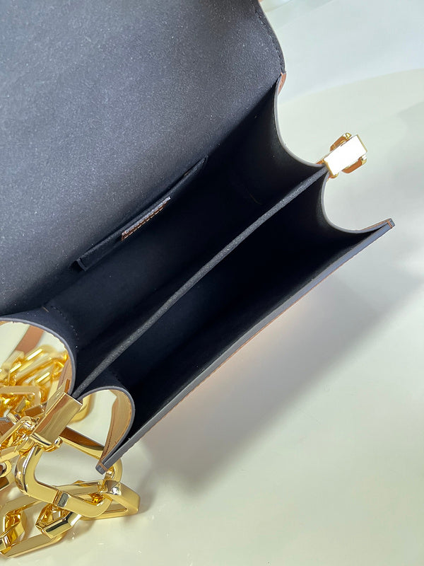 Alice Bags- Louis Vuittons  - 16118