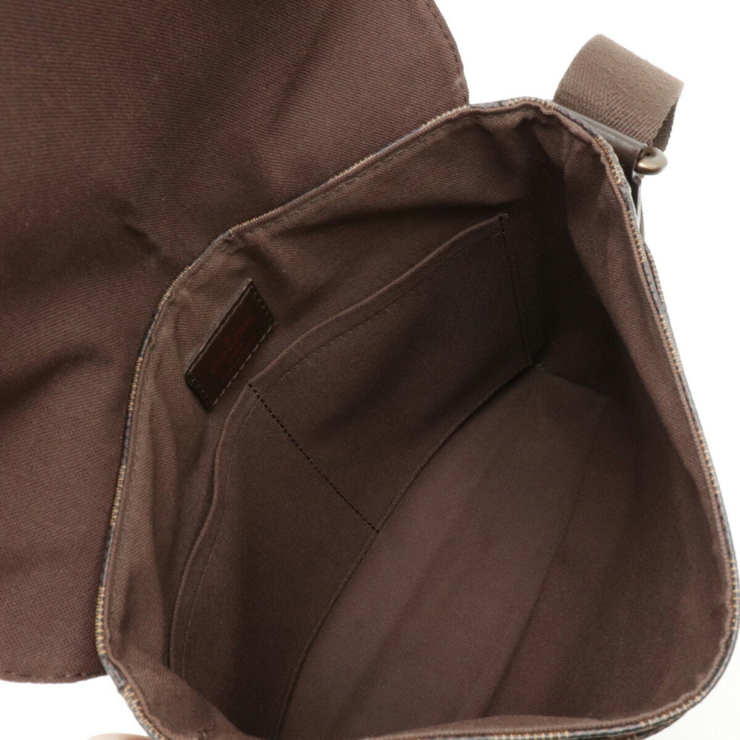 LOUIS VUITTON District Shoulder Bag