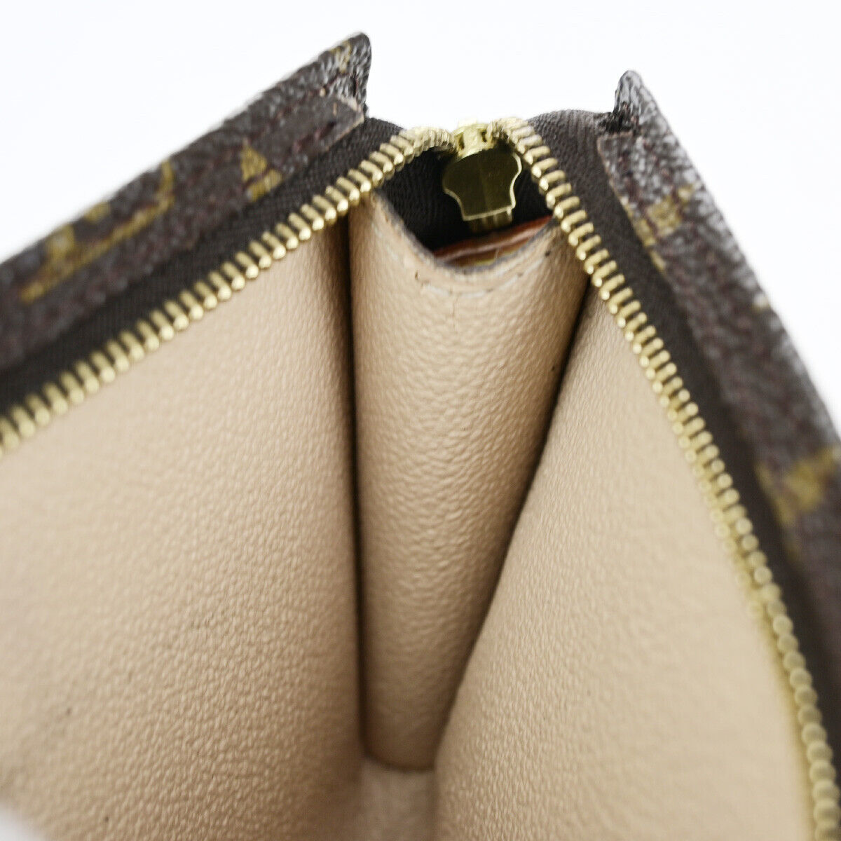 LOUIS VUITTON Bucket PM Clutch Bag
