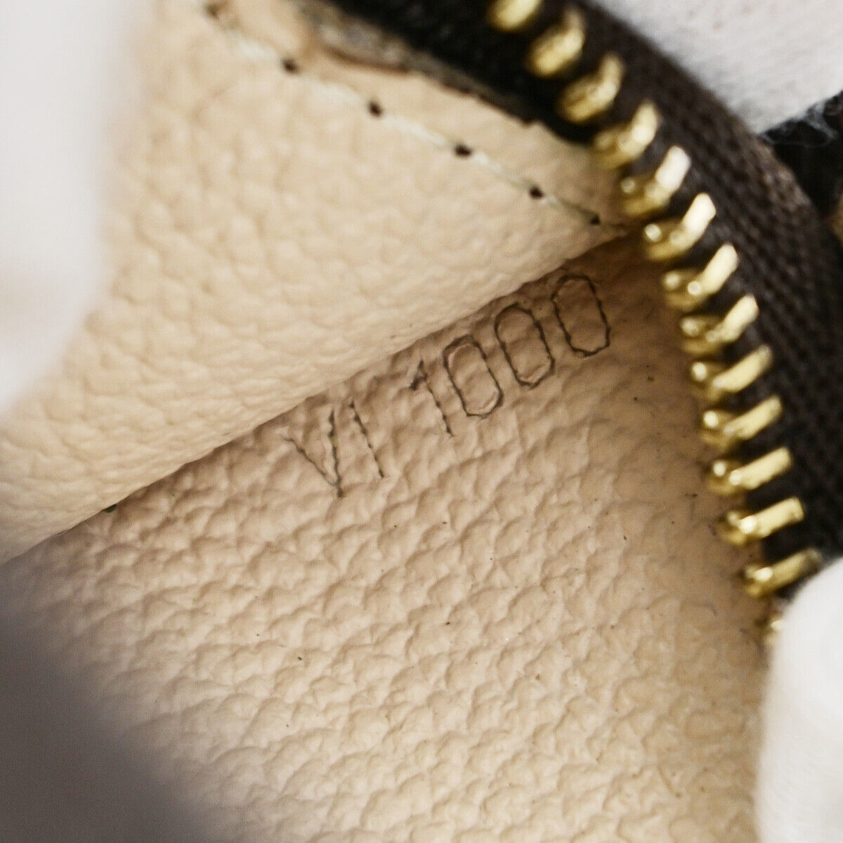 LOUIS VUITTON Bucket PM Clutch Bag