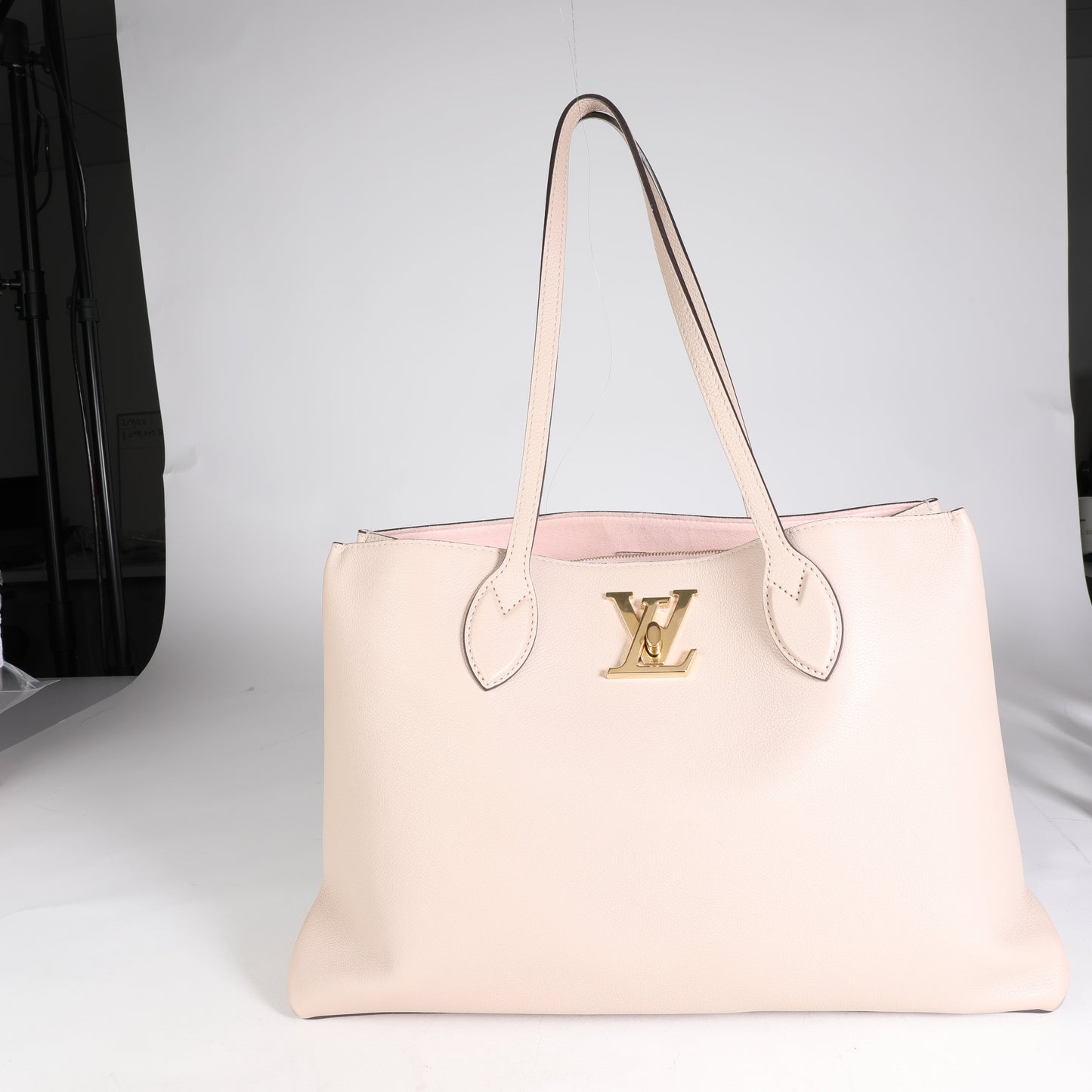 LOUIS VUITTON Greige Grained Calf Leather Lockme Shopper