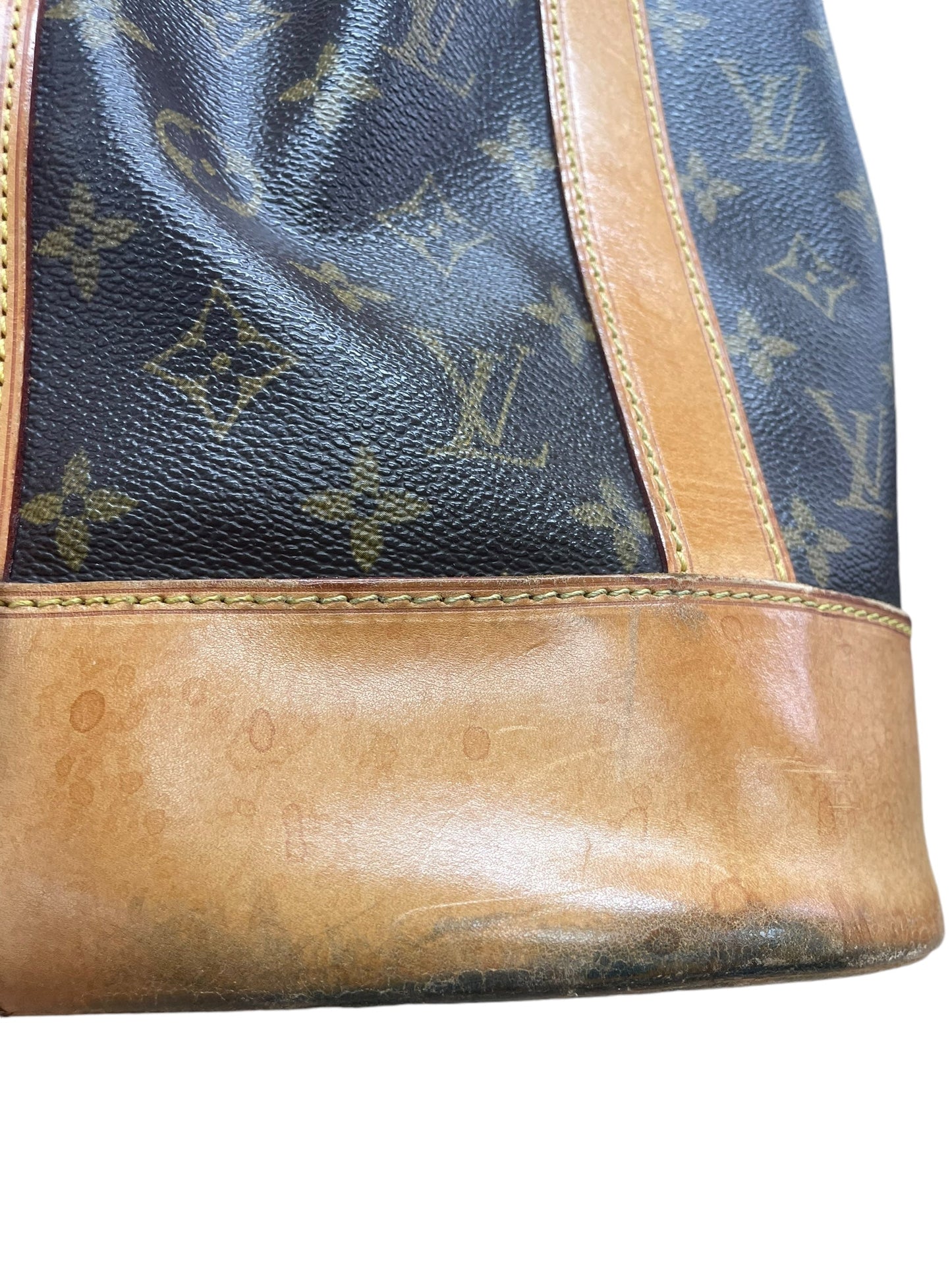 HandBag Luxury Designer By Louis Vuitton, Size: Medium