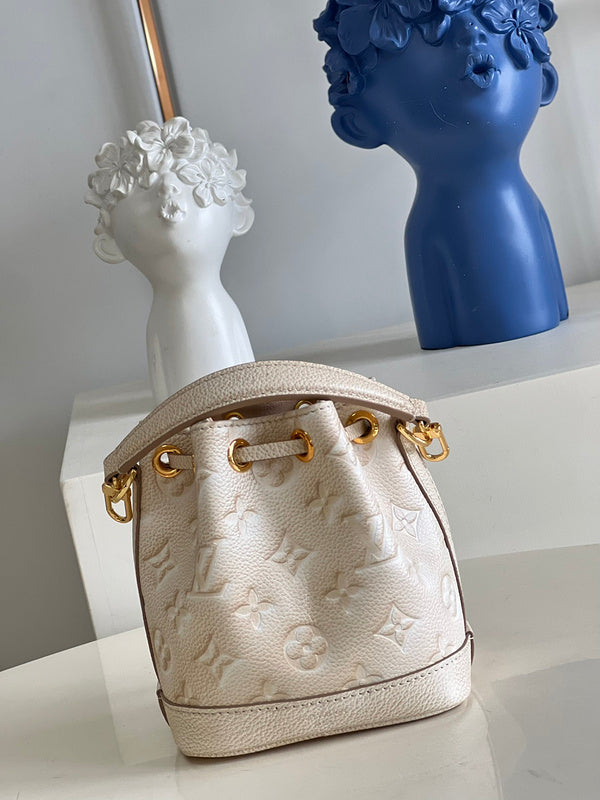 Alice Bags- Louis Vuittons  - 16467
