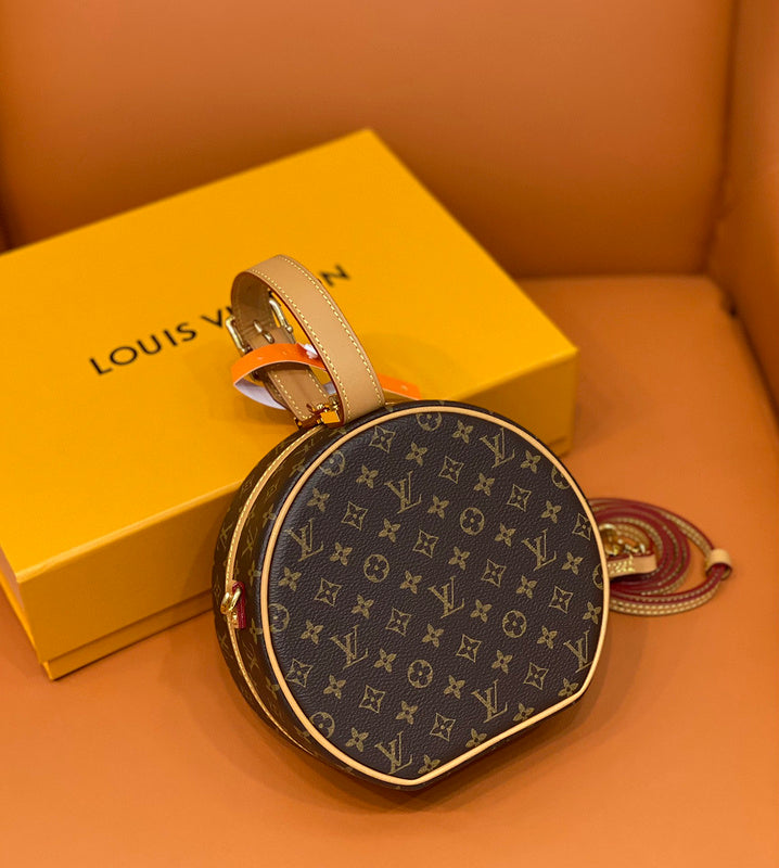 Alice Bags- Louis Vuittons  - 16135
