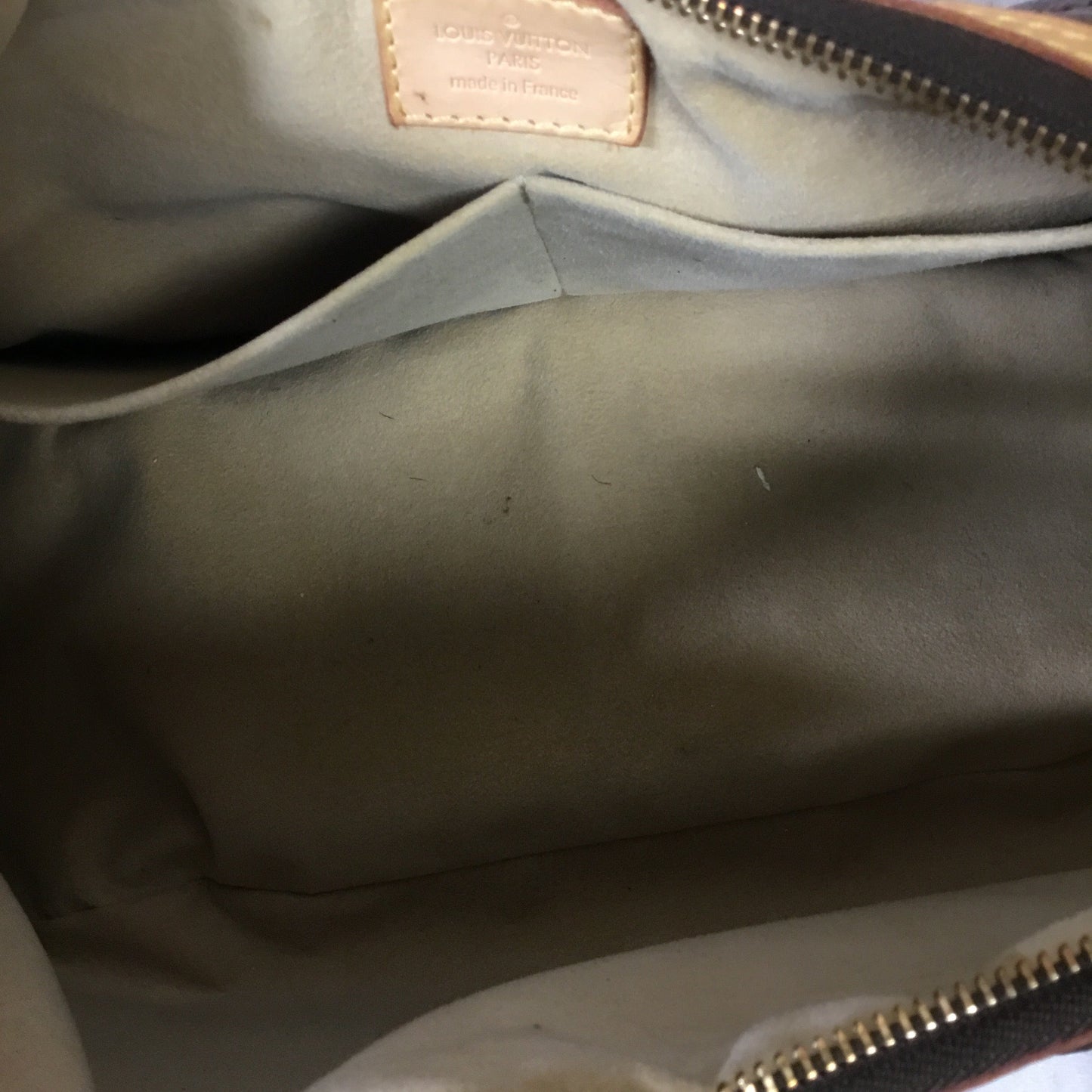 HandBag Luxury Designer By Louis Vuitton, Size: Large