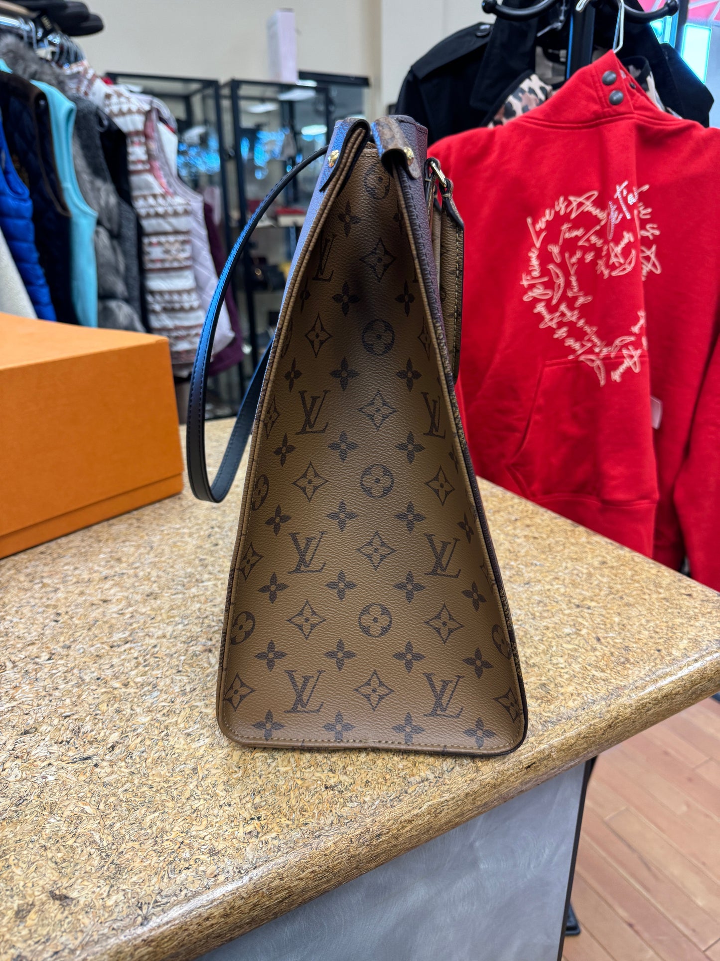 Handbag Luxury Designer By Louis Vuitton  Size: Large