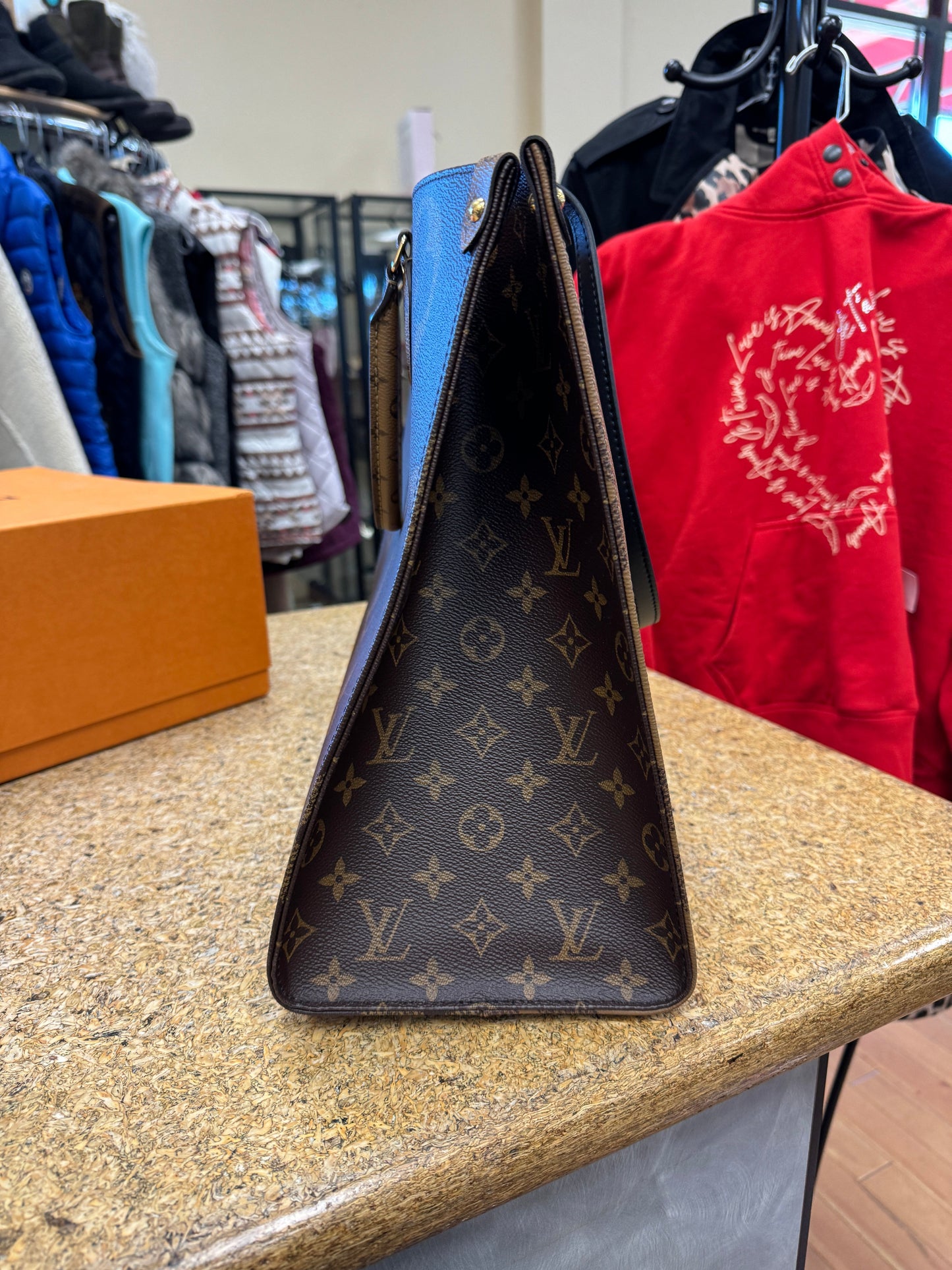 Handbag Luxury Designer By Louis Vuitton  Size: Large