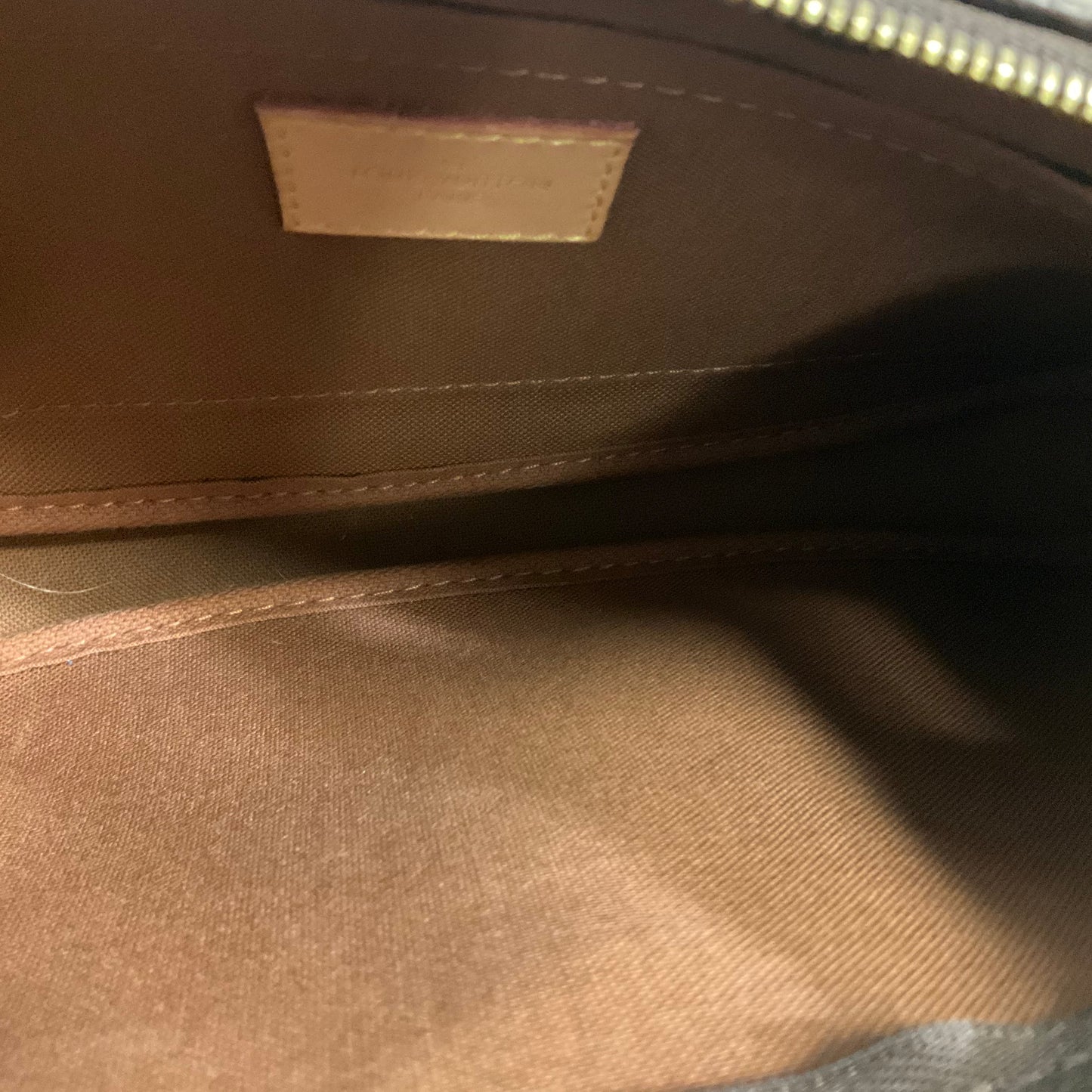 Handbag Luxury Designer By Louis Vuitton  Size: Medium