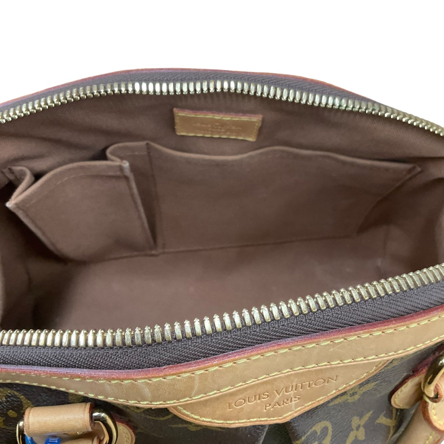 HandBag Luxury Designer By Louis Vuitton, Size: Medium