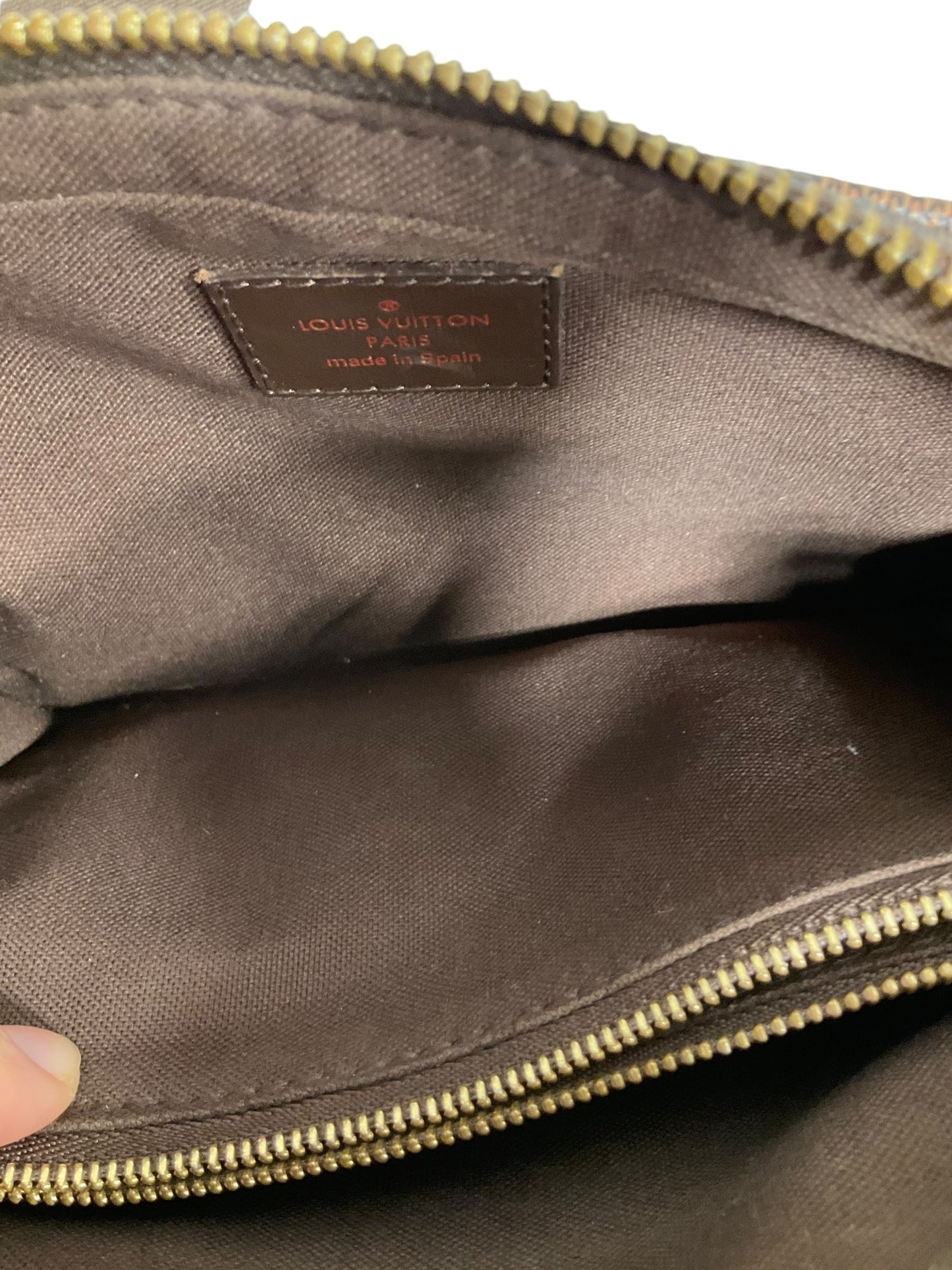 HandBag Luxury Designer By Louis Vuitton  Size: Medium
