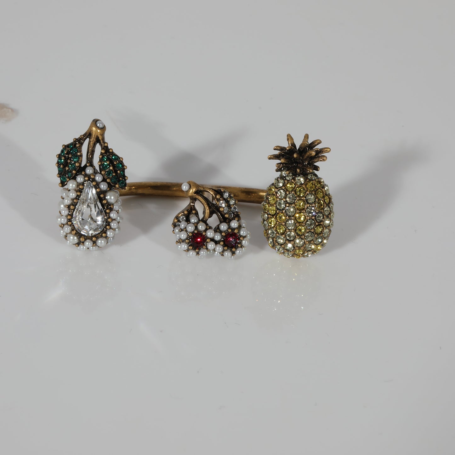 GUCCI Faux Pearl & Crystals Fruit Charms Between The Finger Ring