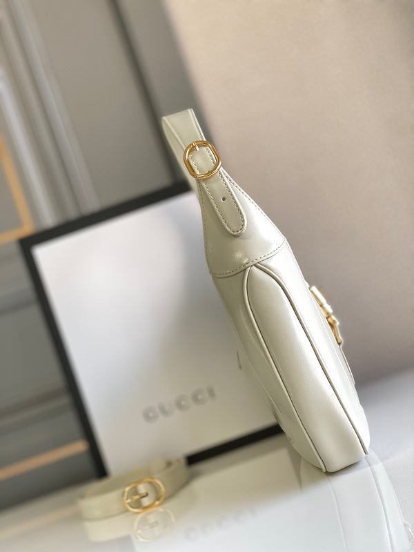 Gucci   Luxury Bags  1040