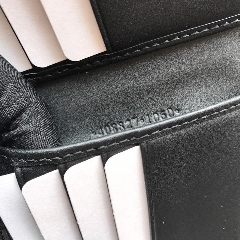 Gucci   Luxury Bags  952