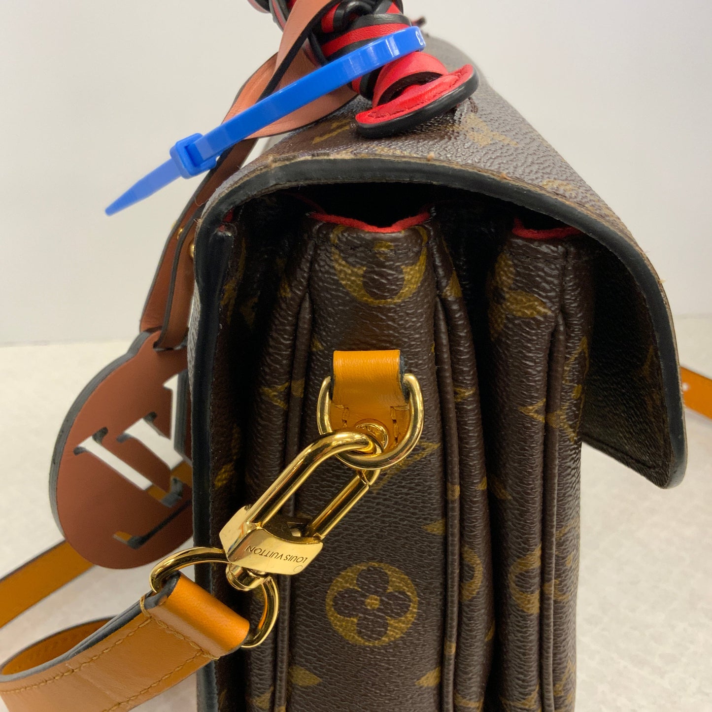 HandBag Luxury Designer Louis Vuitton, Size Medium