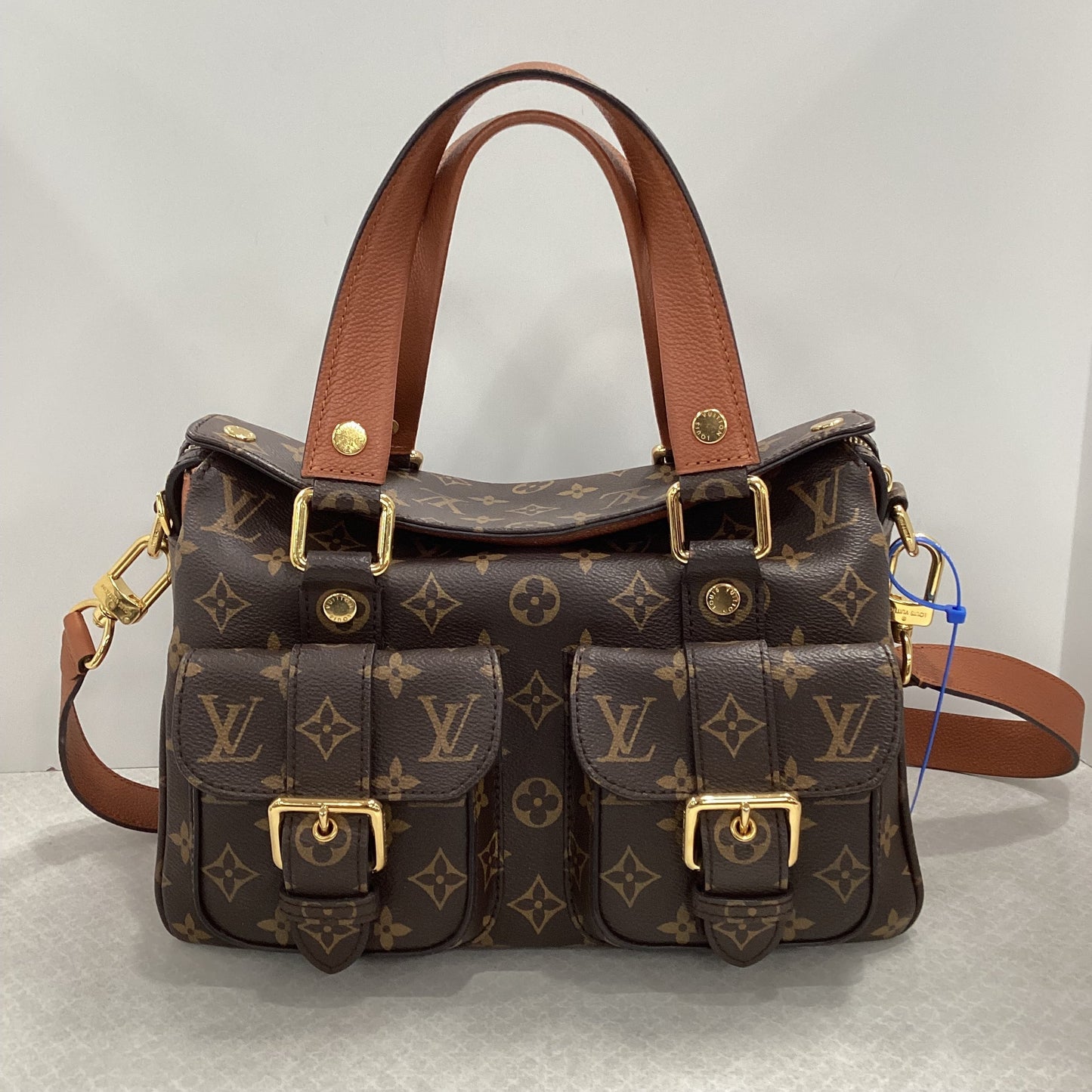 HandBag Luxury Designer By Louis Vuitton, Size: Medium