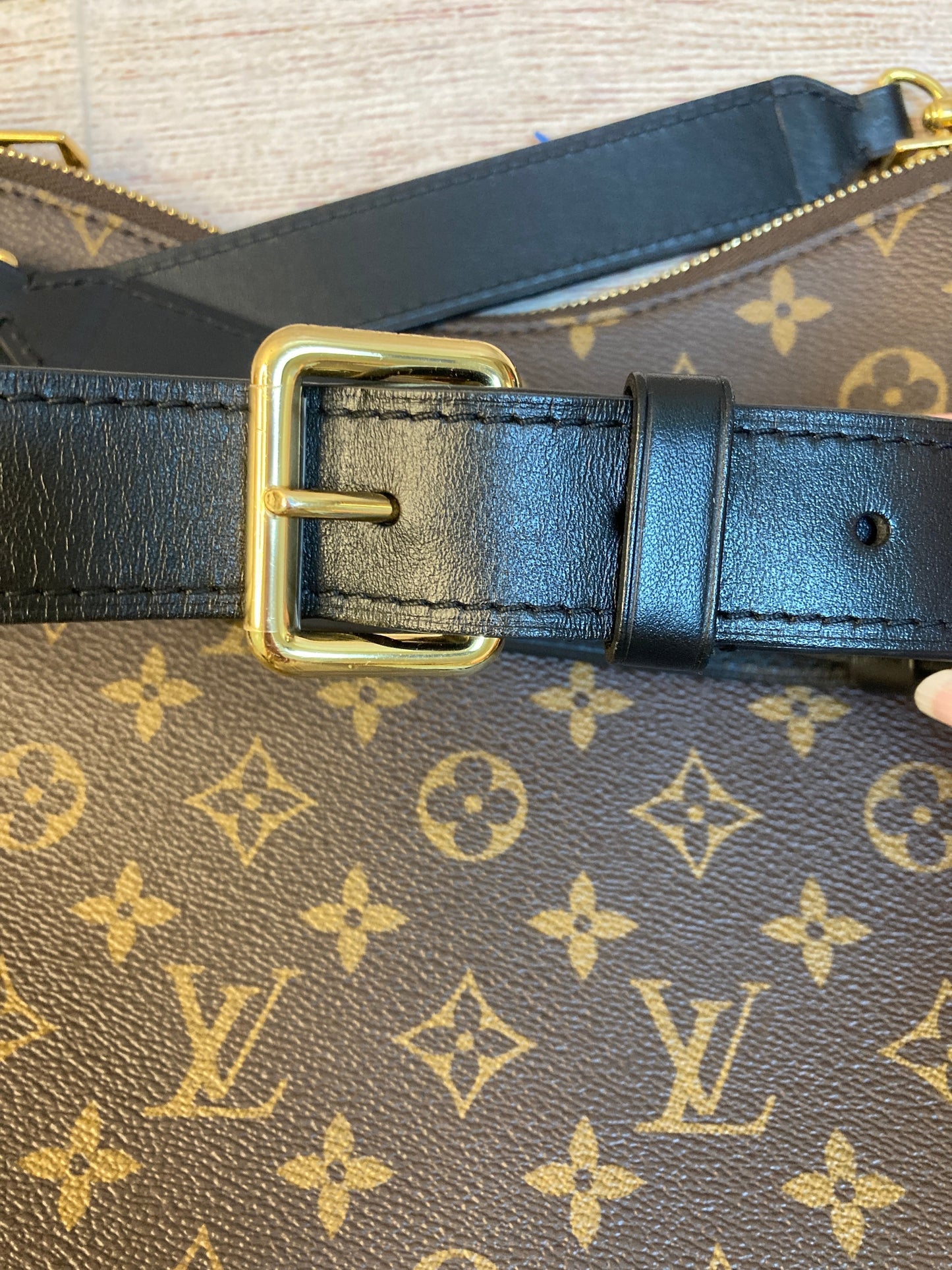 Handbag Luxury Designer By Louis Vuitton  Size: Large