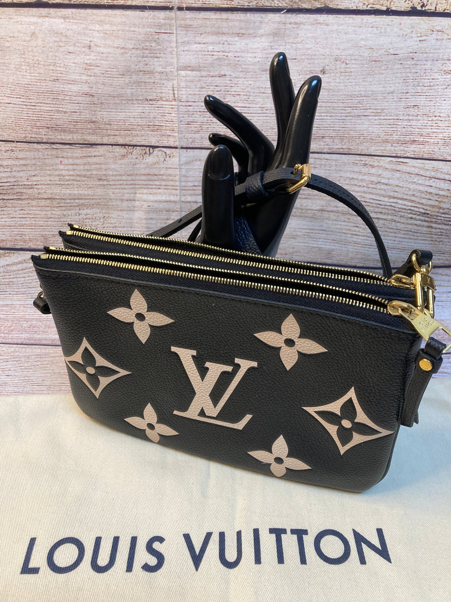 Crossbody Luxury Designer By Louis Vuitton  Size: Medium